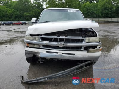 Piąte zdjęcie samochodu w środku: 2002 CHEVROLET SUBURBAN K2500 VIN:3GNGK26GX2G132763 - miniatura