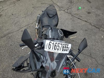 Piąte zdjęcie samochodu w środku: 2024 KAWASAKI EX500 VIN:ML5EXGG15RDA25164 - miniatura