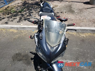 Piąte zdjęcie samochodu w środku: 2015 HONDA CBR500 R VIN:MLHPC4461E5100689 - miniatura