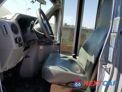 Zdjęcie 7 z 14 samochodu: 2022 FORD ECONOLINE E450 SUPER DUTY CUTAWAY VAN VIN:1FDFE4FN0NDC37752 - miniatura