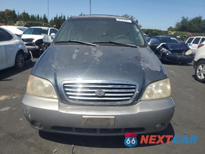 Piąte zdjęcie samochodu w środku: 2002 KIA SEDONA EX VIN:KNDUP131526310930 - miniatura