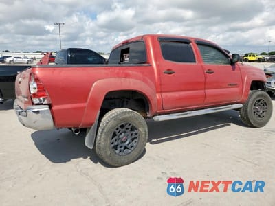 Trzecie zdjęcie samochodu z tyłu: 2013 TOYOTA TACOMA DOUBLE CAB PRERUNNER VIN:3TMJU4GNXDM153117 - miniatura
