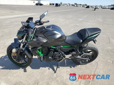 Trzecie zdjęcie samochodu z tyłu: 2023 KAWASAKI ER650 N VIN:ML5EREN14PDA88982 - miniatura