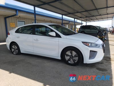 Czwarte zdjęcie samochodu z boku: 2022 HYUNDAI IONIQ BLUE VIN:KMHC65LC6NU275365 - miniatura