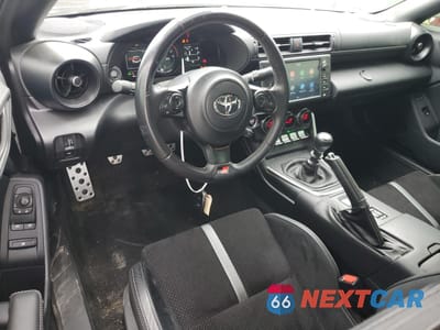 Zdjęcie 8 z 15 samochodu: 2024 TOYOTA GR 86 PREMIUM VIN:JF1ZNBE18R9753389 - miniatura