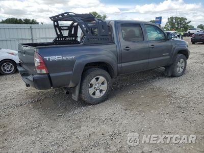 Trzecie zdjęcie samochodu z tyłu: 2015 TOYOTA TACOMA DOUBLE CAB VIN:3TMLU4EN5FM197766 - miniatura