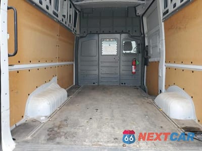 Zdjęcie 10 z 13 samochodu: 2020 NISS NV 2500 HD SV VIN:1N6BF0LY9LN808991 - miniatura