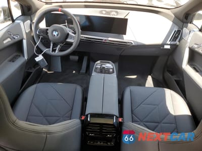 Zdjęcie 8 z 12 samochodu: 2025 BMW IX M60 VIN:WB533CF02SCU41073 - miniatura