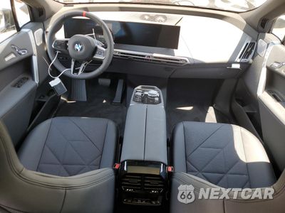 Zdjęcie 8 z 12 samochodu: 2025 BMW IX M60 VIN:WB533CF02SCU41073 - miniatura