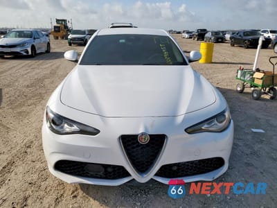 Piąte zdjęcie samochodu w środku: 2020 ALFA ROMEO GIULIA TI VIN:ZARFAMBN6L7634163 - miniatura