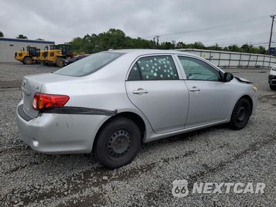 Trzecie zdjęcie samochodu z tyłu: 2010 TOYOTA COROLLA BASE VIN:1NXBU4EE2AZ353242 - miniatura
