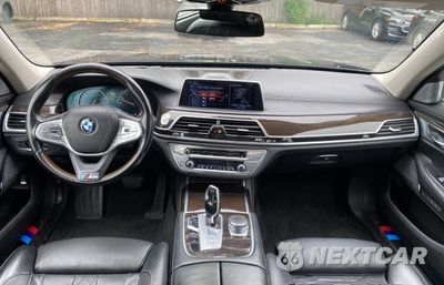 Zdjęcie 9 z 10 samochodu: 2016 BMW 750 XI VIN:WBA7F2C53GG419295 - miniatura