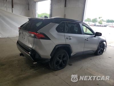 Trzecie zdjęcie samochodu z tyłu: 2019 TOYOTA RAV4 XSE VIN:JTMEWRFV8KJ019596 - miniatura
