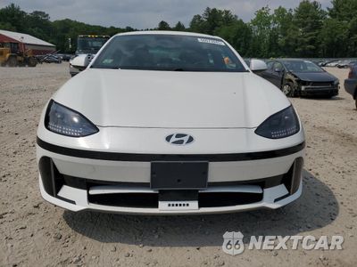 Piąte zdjęcie samochodu w środku: 2024 HYUNDAI IONIQ 6 SE VIN:KMHM24AC6RA080063 - miniatura