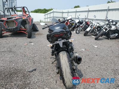 Czwarte zdjęcie samochodu z boku: 2021 KAWASAKI ZX1002 K VIN:JKBZXVK12MA016857 - miniatura