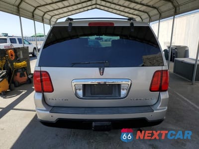 Zdjęcie 6 z 13 samochodu: 2005 LINCOLN NAVIGATOR VIN:5LMFU28545LJ20716 - miniatura