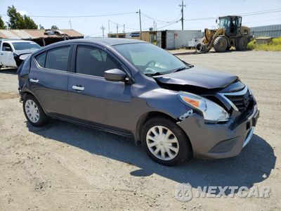 Czwarte zdjęcie samochodu z boku: 2015 NISSAN VERSA S VIN:3N1CN7AP3FL959295 - miniatura