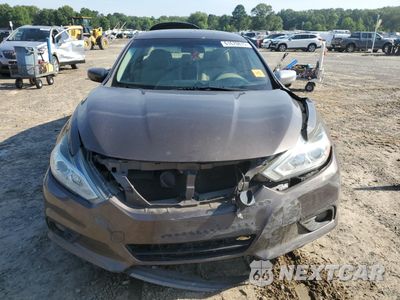 Piąte zdjęcie samochodu w środku: 2017 NISSAN ALTIMA 2.5 VIN:1N4AL3AP8HC197119 - miniatura