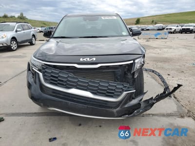 Piąte zdjęcie samochodu w środku: 2023 KIA SELTOS LX VIN:KNDEPCAA0P7411233 - miniatura