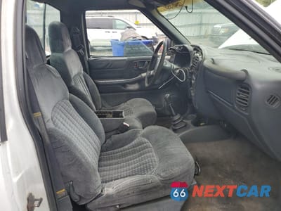 Zdjęcie 10 z 12 samochodu: 1998 CHEVROLET S TRUCK S10 VIN:1GCCS1441W8115758 - miniatura