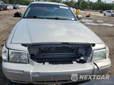 Piąte zdjęcie samochodu w środku: 2010 MERCURY GRAND MARQUIS LS VIN:2MEBM7FV1AX601783 - miniatura