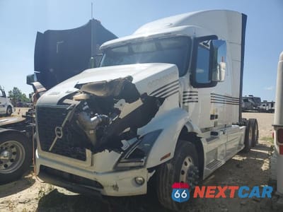 Drugie zdjęcie samochodu z przodu: 2021 VOLVO VNR SEMI TRUCK VIN:4V4WC9EH0MN600339 - miniatura