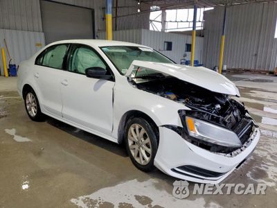 Czwarte zdjęcie samochodu z boku: 2015 VOLKSWAGEN JETTA SE VIN:3VWD17AJ5FM268947 - miniatura