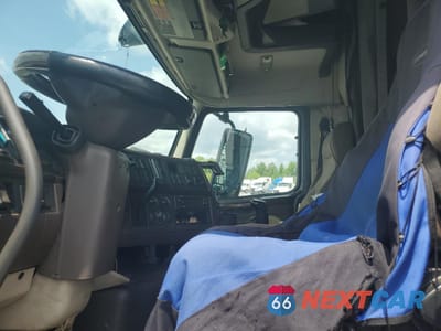 Piąte zdjęcie samochodu w środku: 2012 VOLVO VN VNL VIN:4V4NC9EH1CN557253 - miniatura