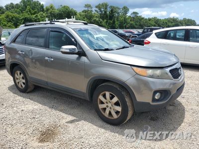 Czwarte zdjęcie samochodu z boku: 2012 KIA SORENTO BASE VIN:5XYKT4A63CG201691 - miniatura