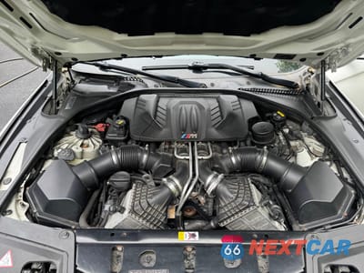 Zdjęcie 7 z 10 samochodu: 2015 BMW M5 VIN:WBSFV9C58FD594418 - miniatura