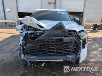 Piąte zdjęcie samochodu w środku: 2023 TOYOTA TUNDRA CREWMAX SR VIN:5TFLA5DB5PX058173 - miniatura