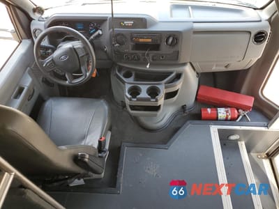 Zdjęcie 8 z 14 samochodu: 2022 FORD ECONOLINE E450 SUPER DUTY CUTAWAY VAN VIN:1FDFE4FN2NDC37753 - miniatura