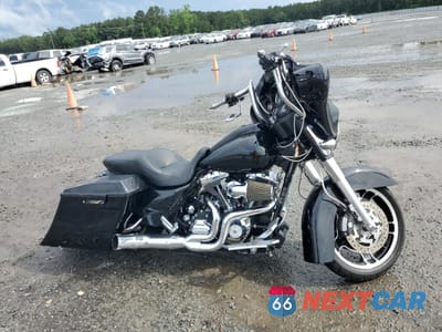 2011 HARLEY-DAVIDSON FLHX 1HD1KBM17BB636403 - główne zdjęcie licytacji z USA - miniatura