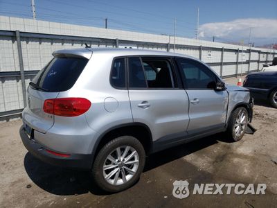 Trzecie zdjęcie samochodu z tyłu: 2018 VOLKSWAGEN TIGUAN LIMITED VIN:WVGAV7AX2JK003607 - miniatura