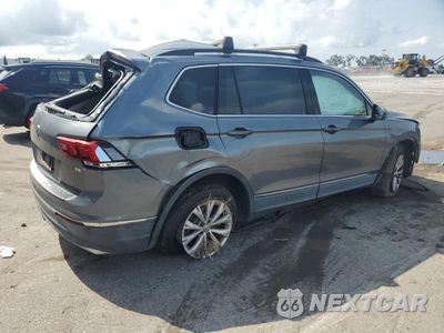 Trzecie zdjęcie samochodu z tyłu: 2018 VOLKSWAGEN TIGUAN SE VIN:3VV3B7AXXJM213579 - miniatura