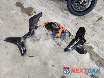 Zdjęcie 9 z 11 samochodu: 2008 HONDA CBR600 RR VIN:JH2PC40008M100883 - miniatura