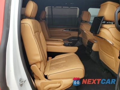 Zdjęcie 11 z 15 samochodu: 2022 JEEP GRAND WAGONEER SERIES III VIN:1C4SJVGJ5NS100916 - miniatura