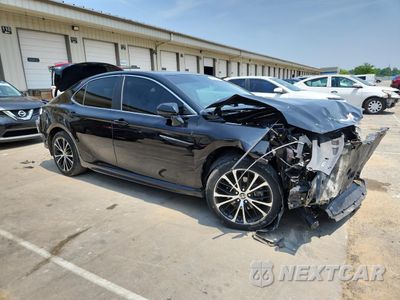 Czwarte zdjęcie samochodu z boku: 2020 TOYOTA CAMRY SE VIN:4T1G11AK8LU508159 - miniatura