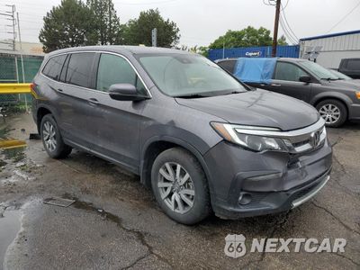 Czwarte zdjęcie samochodu z boku: 2019 HONDA PILOT EX VIN:5FNYF6H3XKB015094 - miniatura