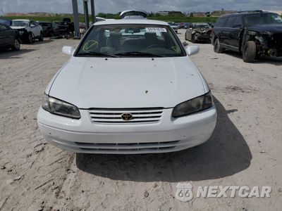 Piąte zdjęcie samochodu w środku: 1997 TOYOTA CAMRY CE VIN:4T1BG22K2VU793201 - miniatura