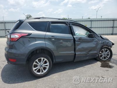 Trzecie zdjęcie samochodu z tyłu: 2018 FORD ESCAPE SE VIN:1FMCU9GD1JUA95303 - miniatura
