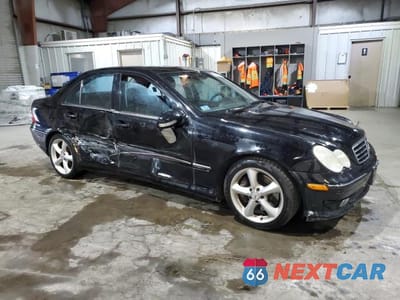 Czwarte zdjęcie samochodu z boku: 2005 MERCEDES-BENZ C 320 VIN:WDBRF64J85F557964 - miniatura