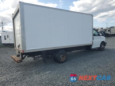 Trzecie zdjęcie samochodu z tyłu: 2014 GMC SAVANA CUTAWAY G3500 VIN:1GD374BG8E1171456 - miniatura