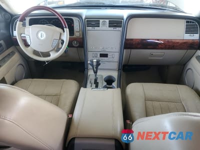 Zdjęcie 8 z 13 samochodu: 2005 LINCOLN NAVIGATOR VIN:5LMFU28545LJ20716 - miniatura