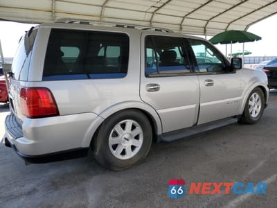 Trzecie zdjęcie samochodu z tyłu: 2005 LINCOLN NAVIGATOR VIN:5LMFU28545LJ20716 - miniatura
