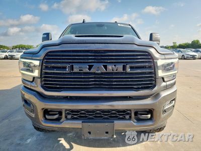 Piąte zdjęcie samochodu w środku: 2024 RAM 2500 LARAMIE VIN:3C6UR5FLXRG223183 - miniatura
