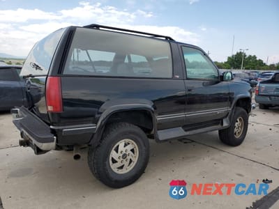 Trzecie zdjęcie samochodu z tyłu: 1994 CHEVROLET BLAZER K1500 VIN:1GNEK18K8RJ300816 - miniatura