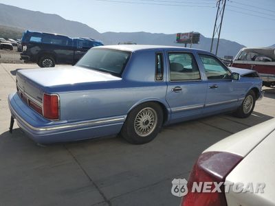 Trzecie zdjęcie samochodu z tyłu: 1995 LINCOLN TOWN CAR SIGNATURE VIN:1LNLM82W4SY618651 - miniatura