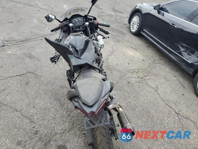 Zdjęcie 6 z 9 samochodu: 2024 KAWASAKI EX500 VIN:ML5EXGG15RDA25164 - miniatura