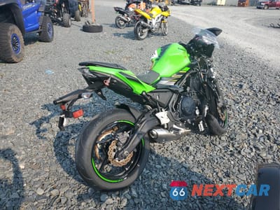 Czwarte zdjęcie samochodu z boku: 2019 KAWASAKI EX650 F VIN:JKAEXEK19KDA32376 - miniatura
